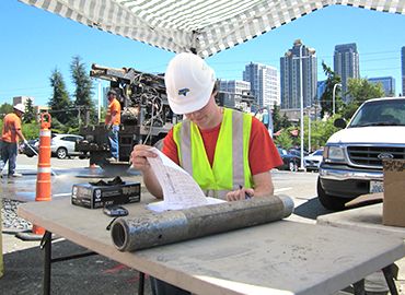 Engineeringservices - engineer working outside