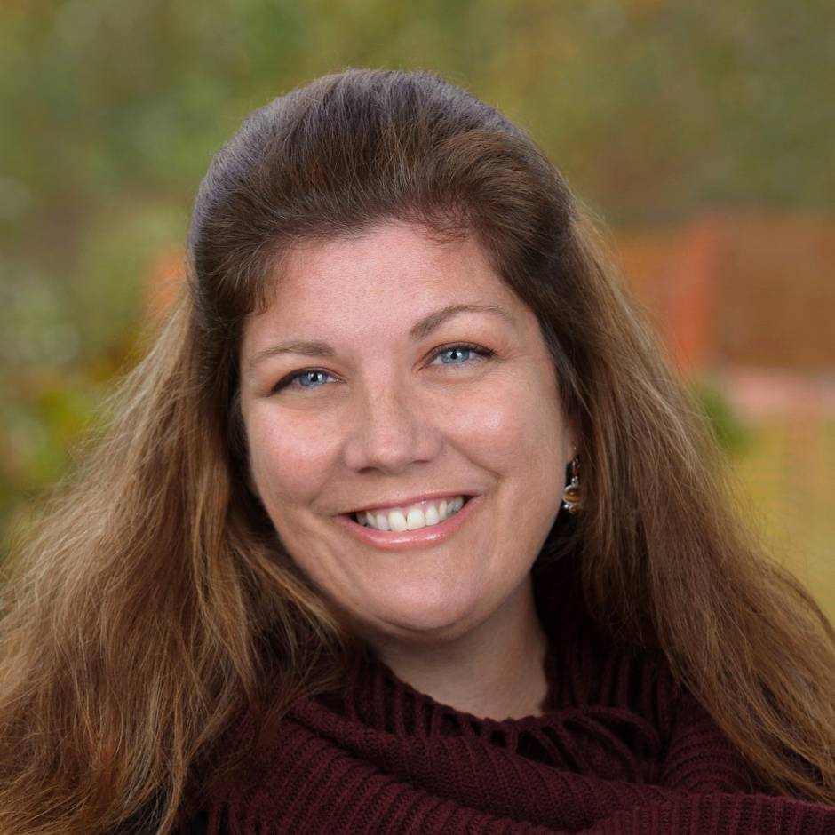 smiling-farallon-employee-with-thick-long-brown-hair