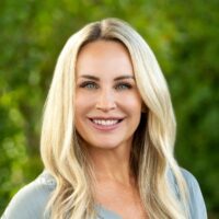 Smiling-Farallon-employee-with-long-blond-hair