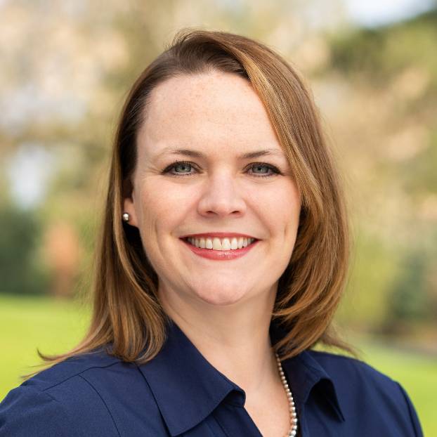 smiling-farallon-employee-with-shoulder-length-brown-hair