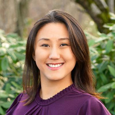 smiling-farallon-employee-with-shoulder-length-brown-hair