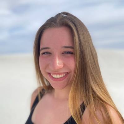 Smiling-woman-in-the-sun
