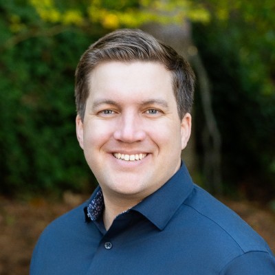Farallon-employee-smiling-in-blue-buttonup-shirt